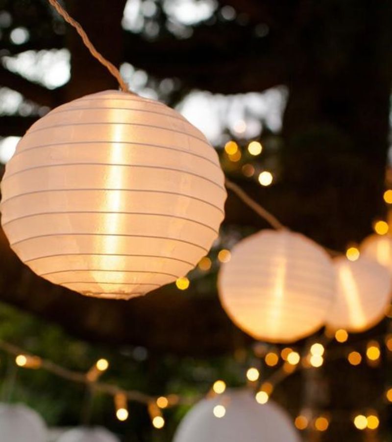 Paper lanterns for a soft light effect in terrace