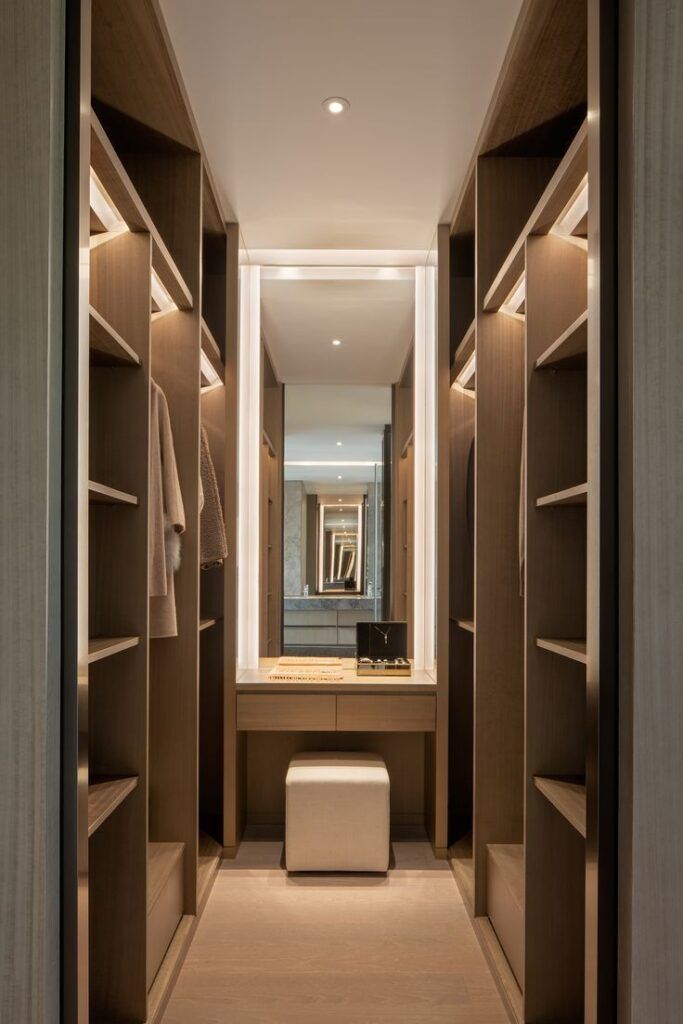 walk in wardrobe 