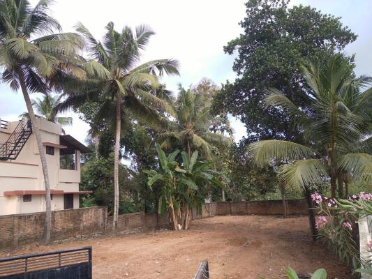 ₹2.2 Crore, Land/Plot in Pongumoodu - Land