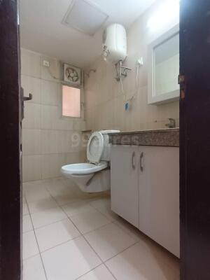 3 BHK Flat for rent in Sector 110, Noida