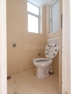 3 BHK Flat for rent in Sector 110, Noida