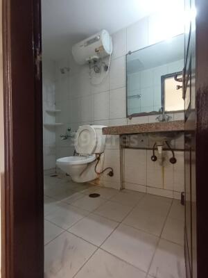 3 BHK Flat for rent in Sector 110, Noida