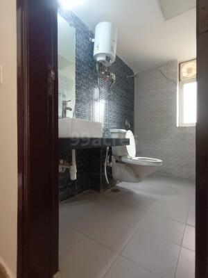 3 BHK Flat for rent in Sector 110, Noida