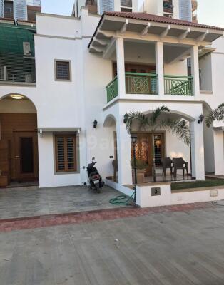 House in Charodi, Gota from 5 crores to 10 crores - 3+ House for Sale ...