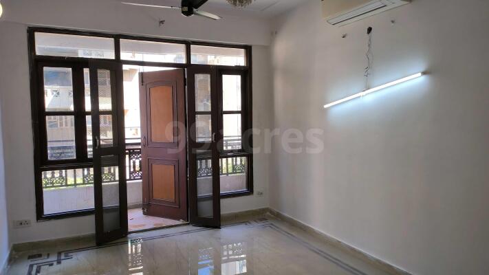 3 BHK Apartment / Flat for sale in Pragatisheel apartments Sector 11 ...