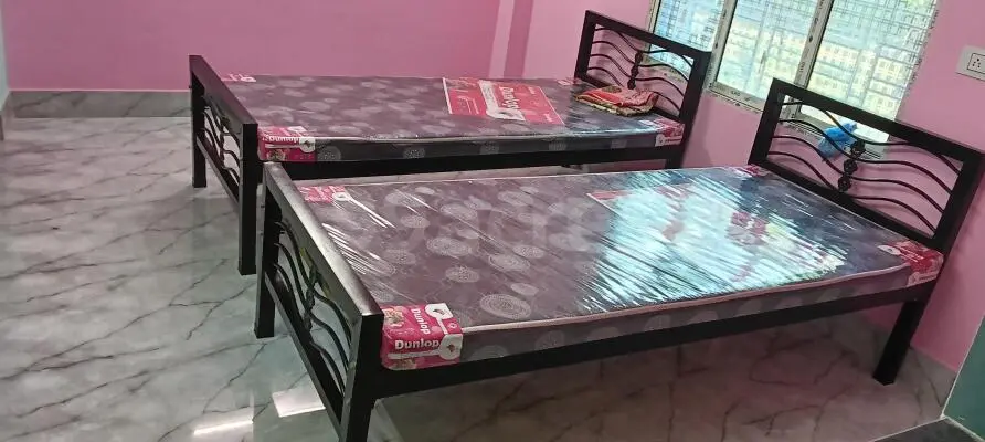 Single Sharing 1+ Single Room PG in Uniworld City - Private room / Single sharing PG ...