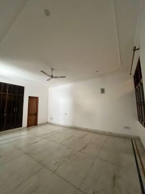 6 BHK House / Villa for sale in Shanti Kunj Delhi - 3600 Sq. Ft.