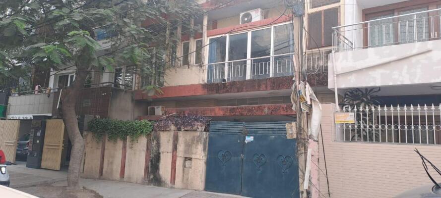 4 BHK House / Villa for sale in Arjun Nagar Delhi - 3000 Sq. Ft.