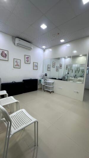 Ready to move Office Space in Skyblu 72 Corp Sakinaka Mumbai - 340 Sq. Ft.