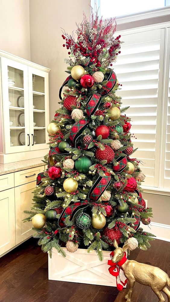 30+ Christmas Decoration Tips: Ideas for Home & Office