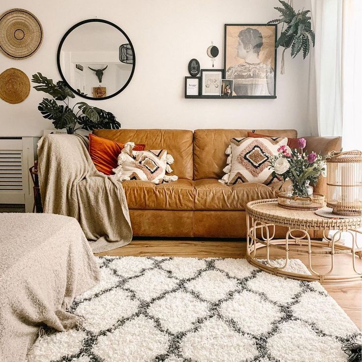 View of 20+ Budget-friendly Home Decor: Living Room, Small Space
