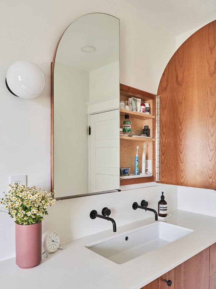Explore 60+ simple bathroom design trends for 2025