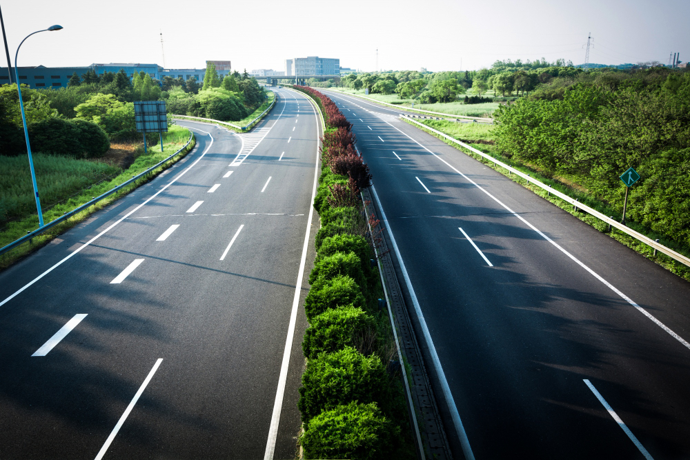 Should you invest along Yamuna Expressway?